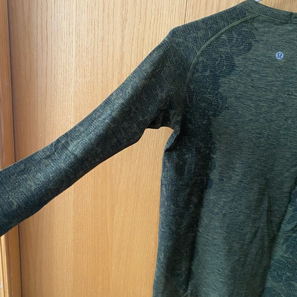 Lululemon long sleeve shirt, beautiful pattern of flowers. Olive green, like new - Picture 12 of 12